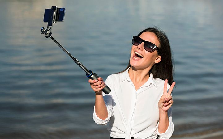 Selfie stick con tripode y control remoto